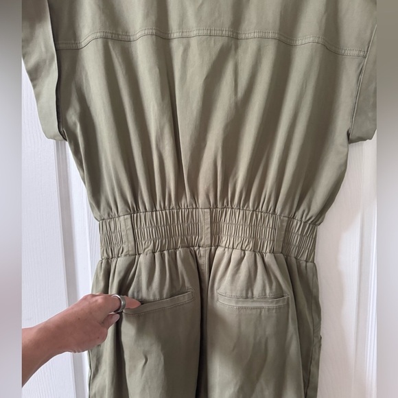 PISTOLA
DANI LIGHTWEIGHT DOLMAN JUMPSUIT -
LODEN GREEN. SIZE M - Picture 9 of 14